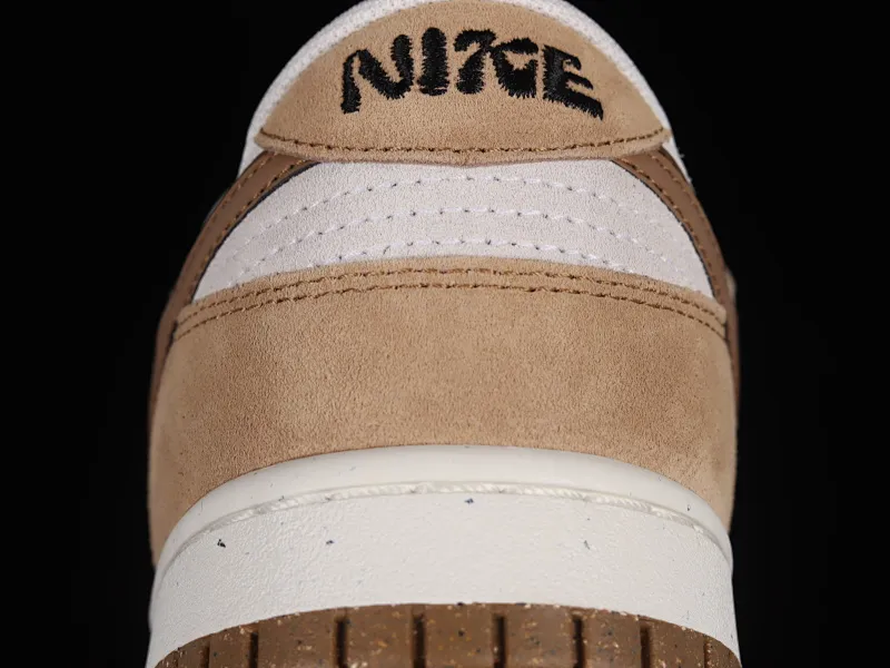 All Categories Nk SB Dunk Series Nk SB Dunk Low Low-top sneakers Nk SB Dunk Low "85" Khaki brown double hook SB low-top sports and leisure sneakers DO9457-115